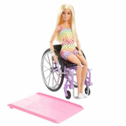 Barbie nukke ja Pyörätuoli