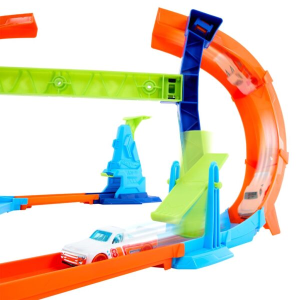 Hot Wheels Stunt Tracks Corkscrew Jump Champion autorata-muksumassi.fi