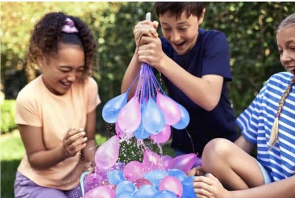 Bunch o Balloons itsekiinnittyvät vesi-ilmapallot
